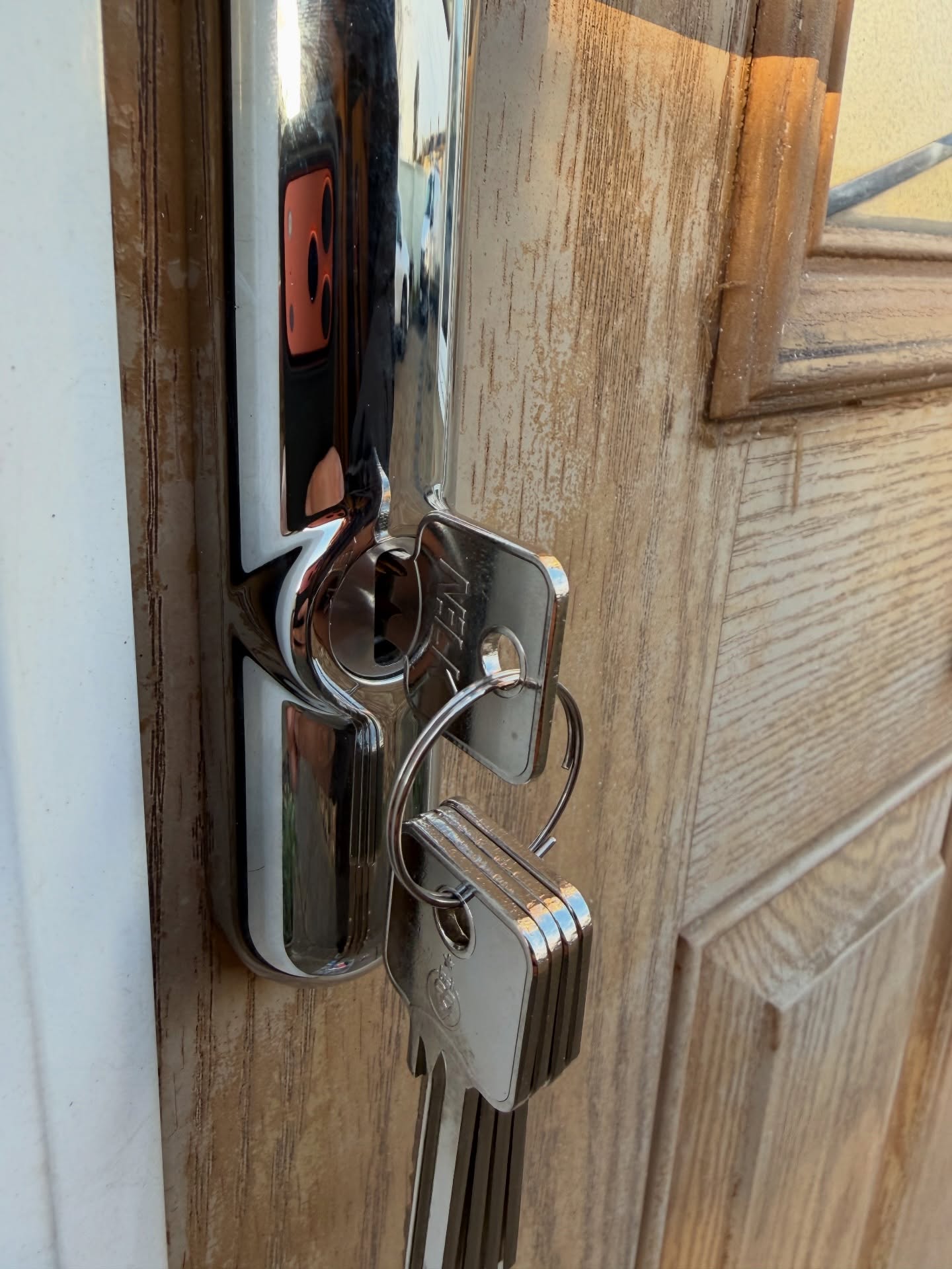 Nelk Euro lock changed on light brown door with 5 new keys 