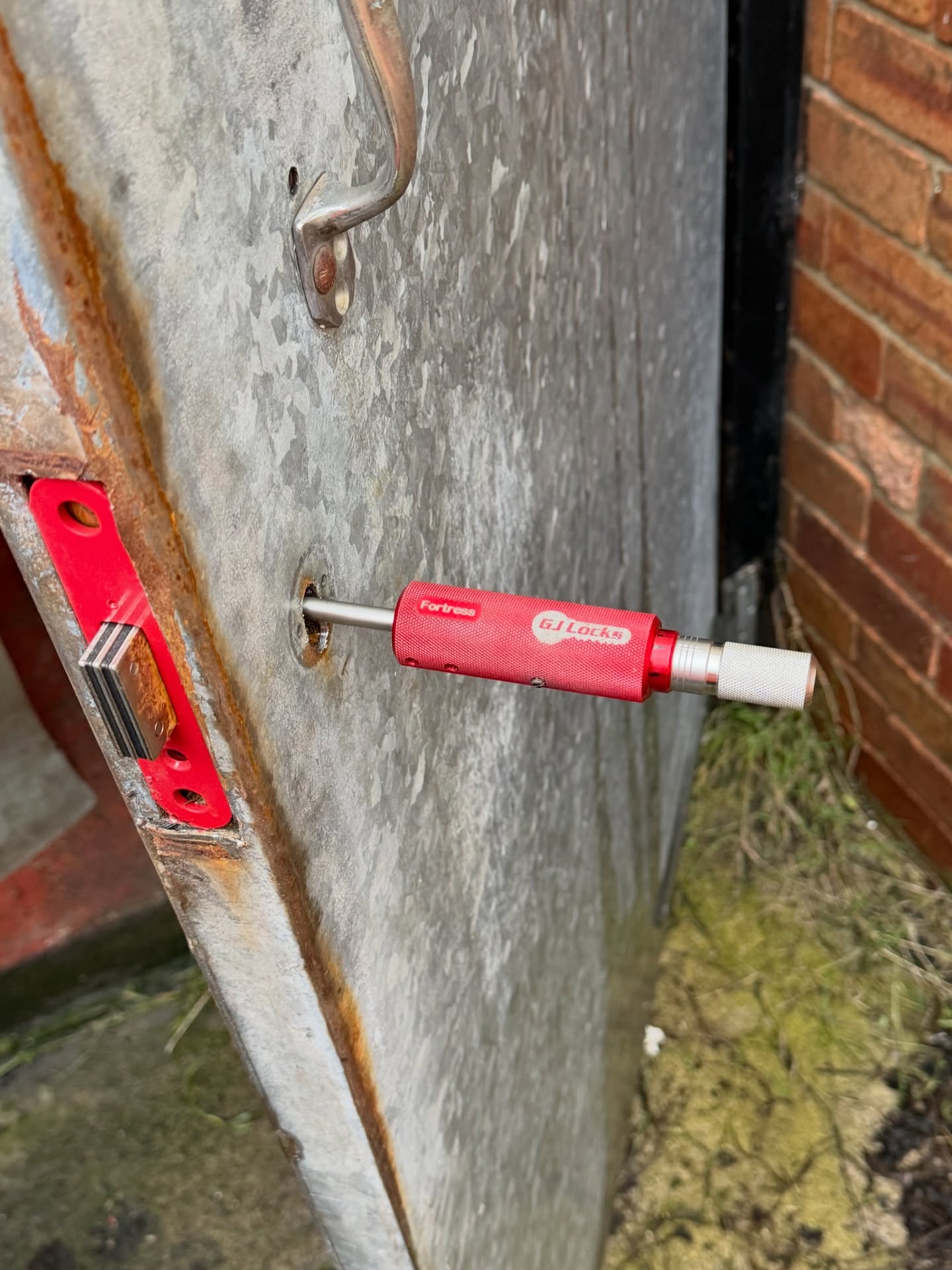 Era Fortress deadlocked picked open in North Tyneside using GJ Locks red pin and cam tool 