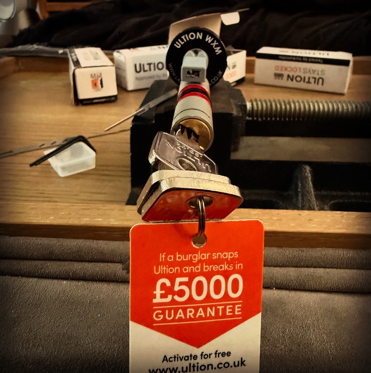 ultion 3 star diamond standard euro lock displaying £5000 guarantee card