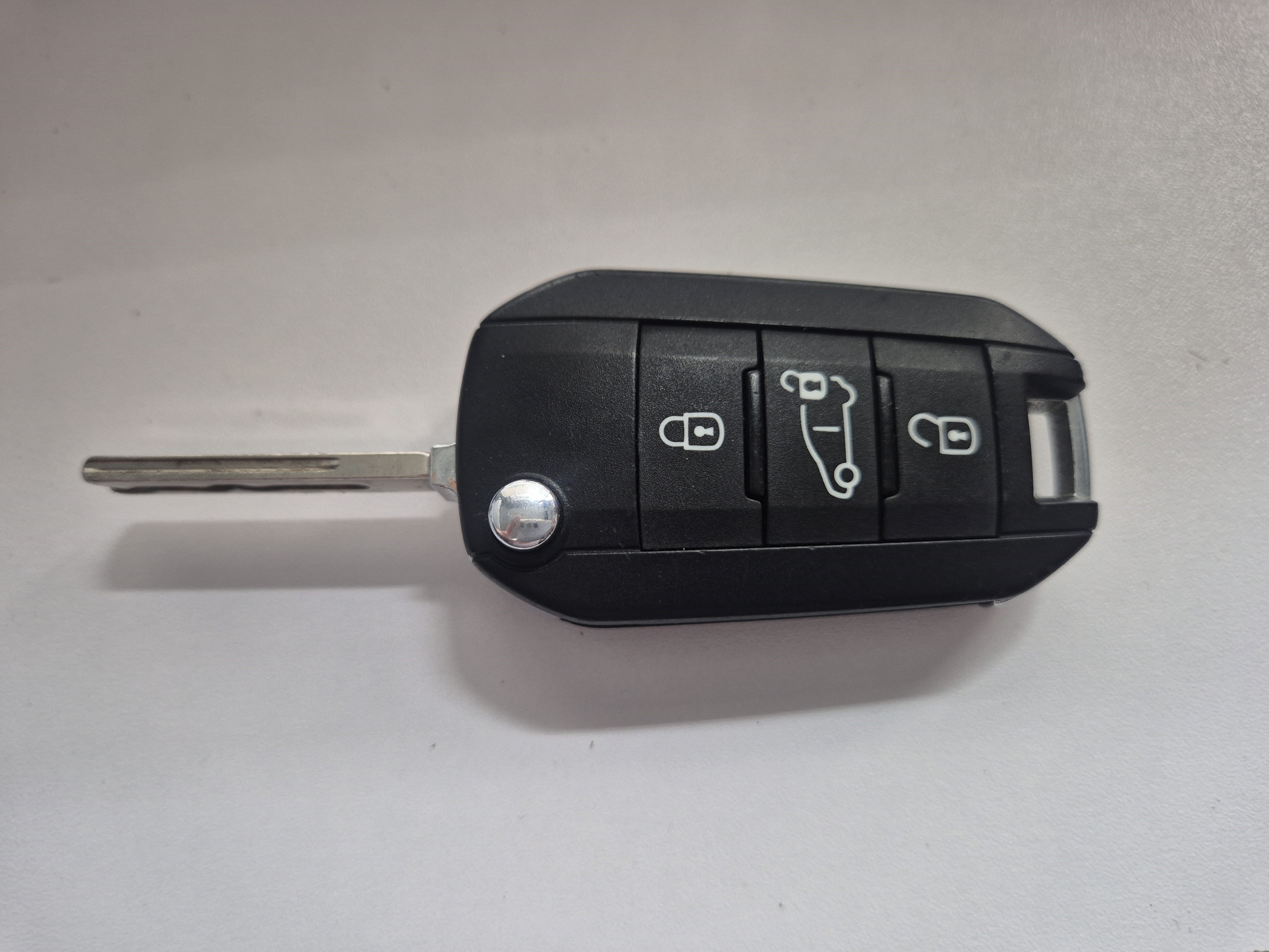 Citroen key fob repaired with key blade and black remote 