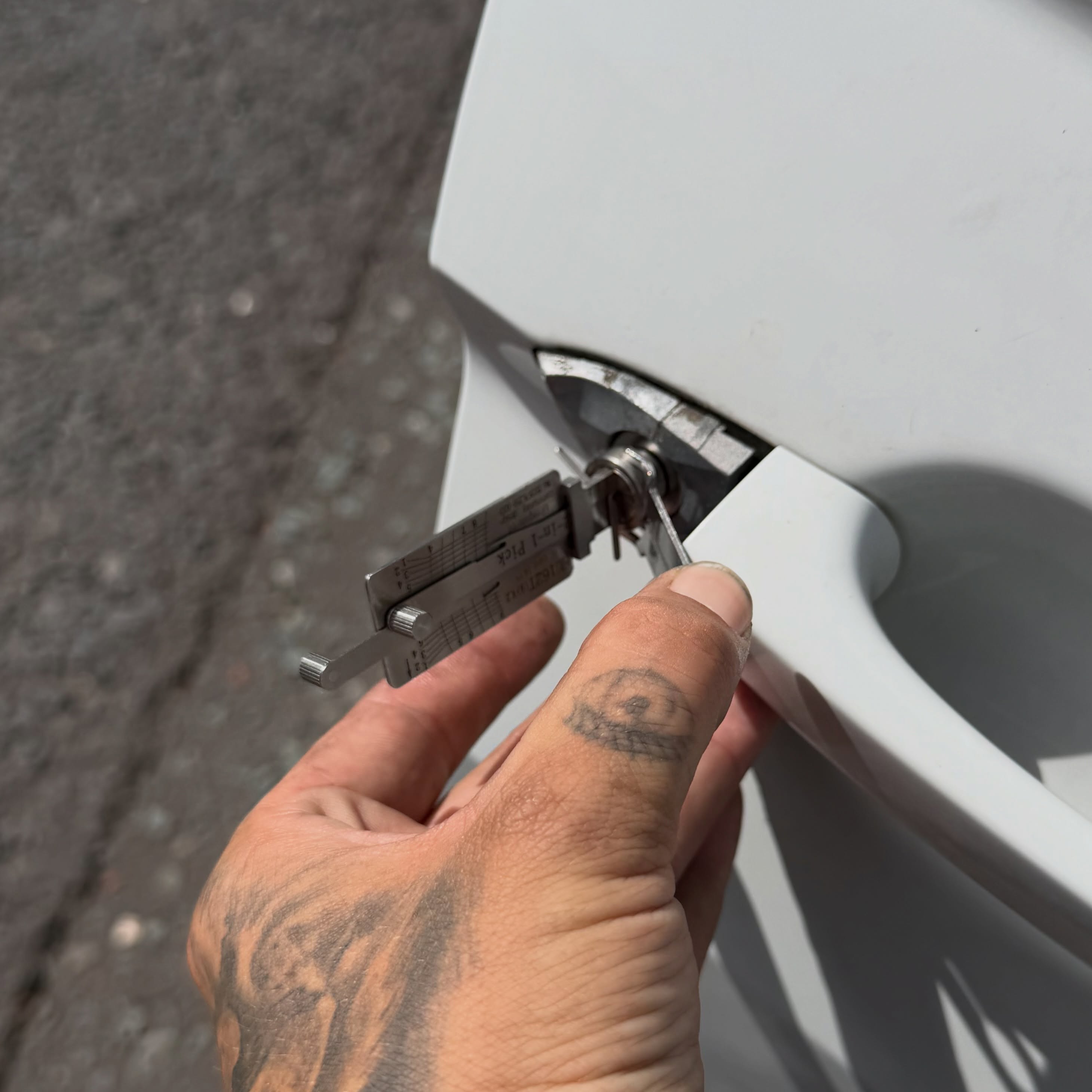 White ford been unlocked no destructive after all keys lost