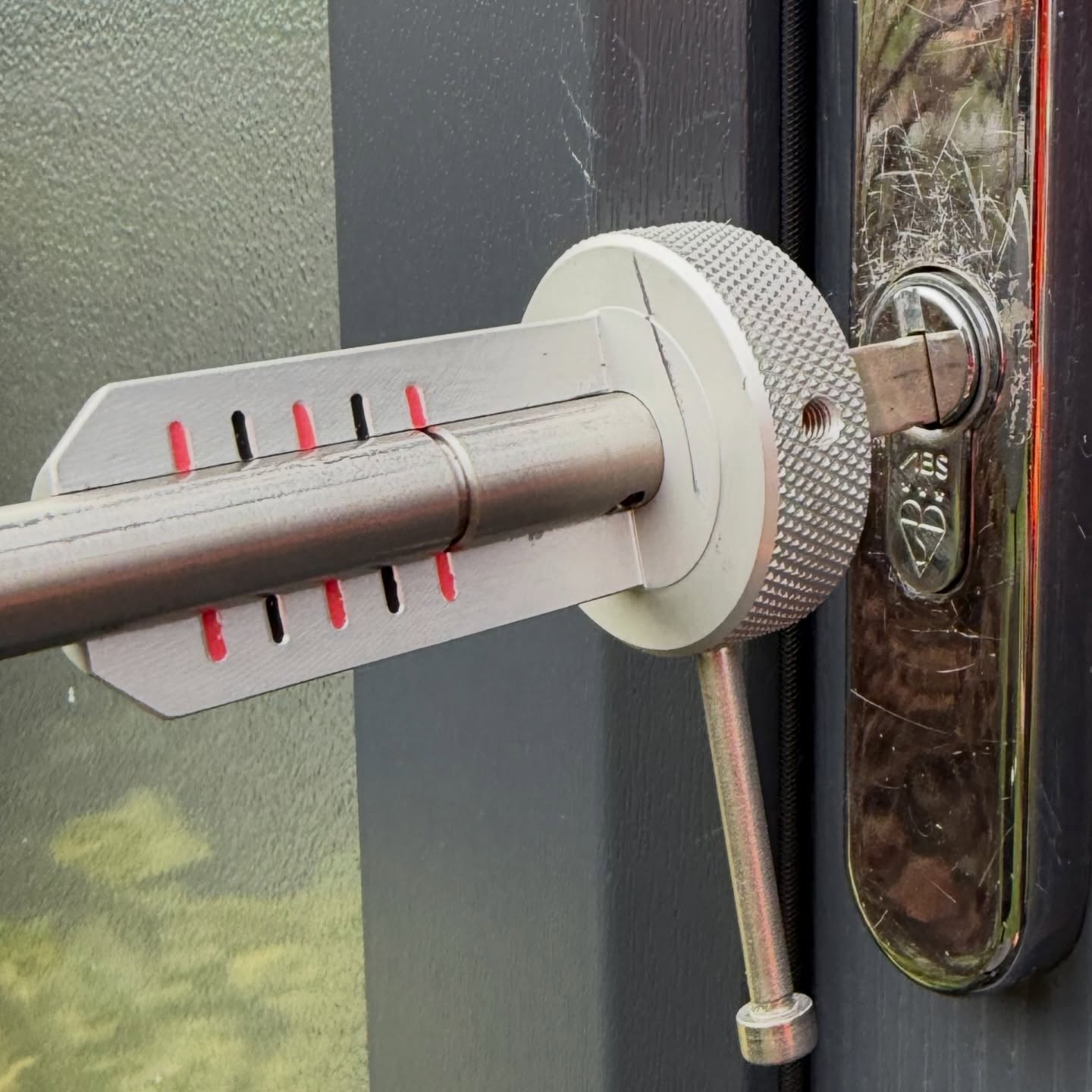 Avocet 3 star ABS lock picked open in Northumberland showing lock turned with lock pick in key hole